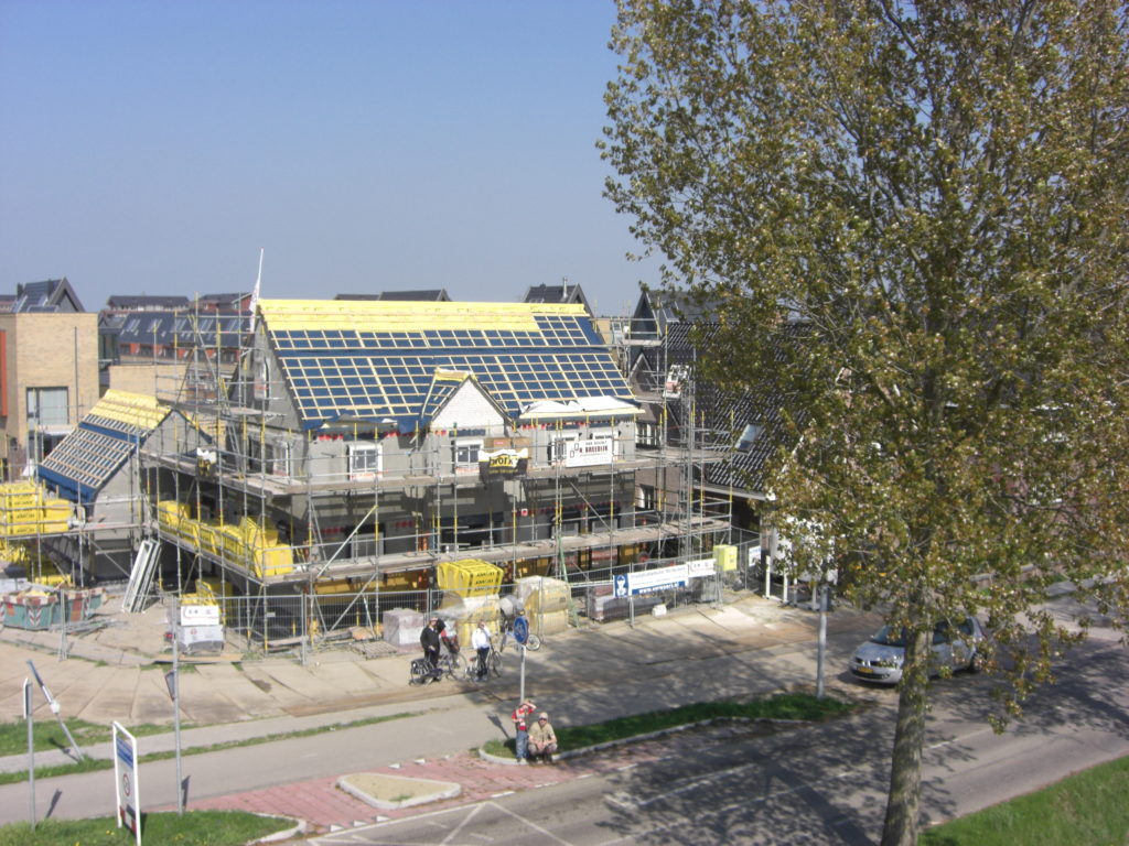 Aerfotos Nieuwbouw huis kruising IJweg / Bennebroekerweg, Hoofddorp, NL, 2009-04-19