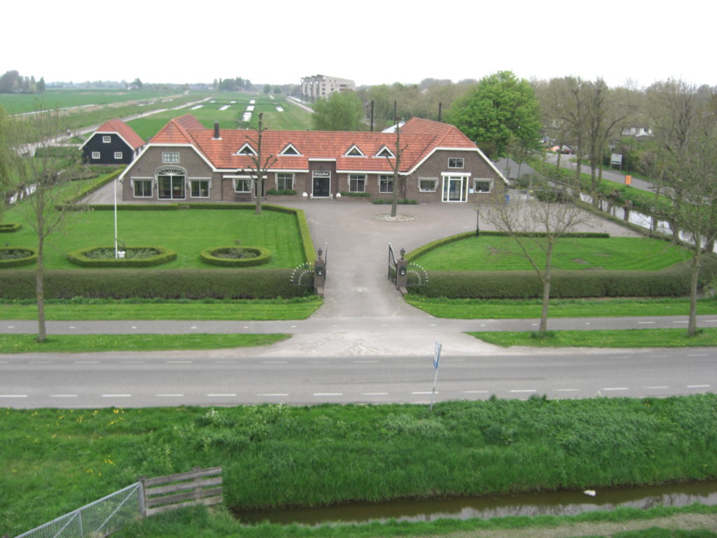 Aerfotos Kinderdagverblijf De Blauwe Muis en De Wickelhof, Oosterlandweg 16(a), Mijdrecht, NL, 2009-04-19
